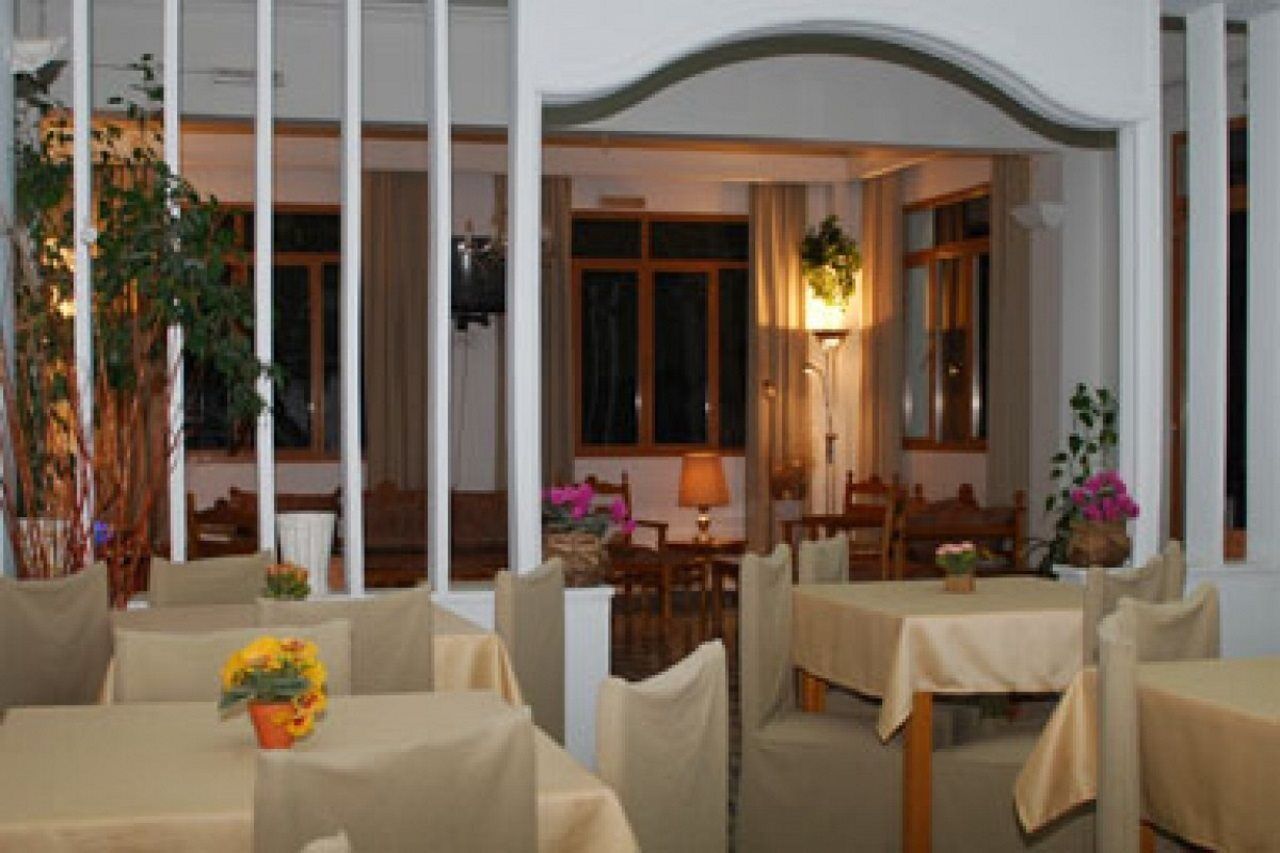 Serifos Beach Hotel Livadi  Ngoại thất bức ảnh